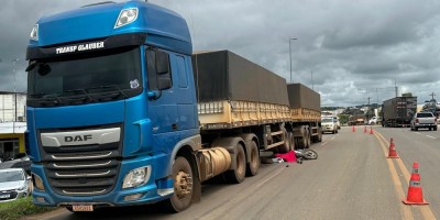 Motociclista morre esmagado por carreta na BR-364, em Jaru