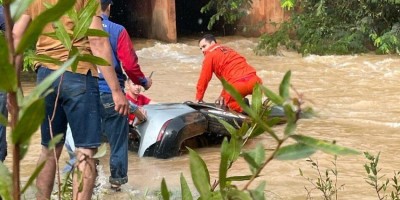 Mãe e filha morrem após carro cair em rio em Cerejeiras, RO