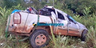 Capotamento na BR-319 deixa dois mortos e um ferido grave