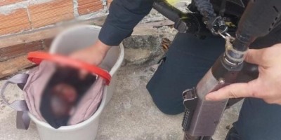 Recém-nascida com cordão umbilical é abandonada em mochila