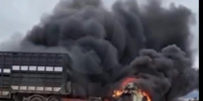 Caminhão pega fogo após colisão na BR-364 em Pimenta Bueno