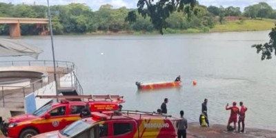 Pai e filha morrem após carro cair em rio