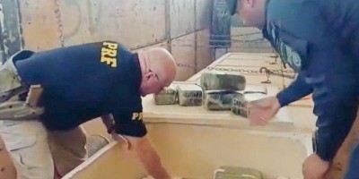 Mais de 1 tonelada de skunk que saiu de Rondônia foi apreendida pela PRF e PM no Mato...