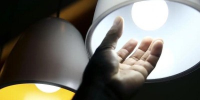 Bandeira tarifária das contas de luz segue amarela em julho
