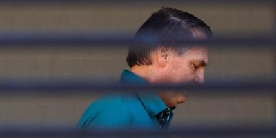 PF faz busca na casa de Bolsonaro por armas