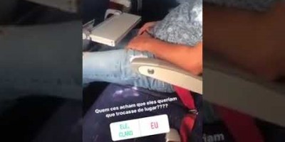  Homem se masturba ao lado de passageira em avião e ninguém faz nada - VÍDEO