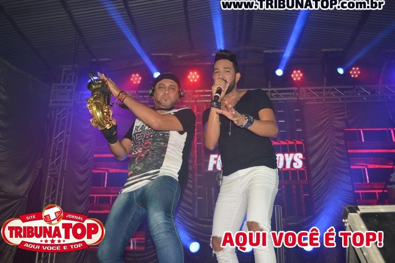 ROLIM DE MOURA: FORRO BOYS