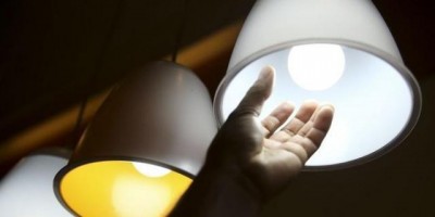 Contas de energia não terão cobrança extra em abril, diz Aneel Contas de energia não terão cobrança extra em abril, diz Aneel