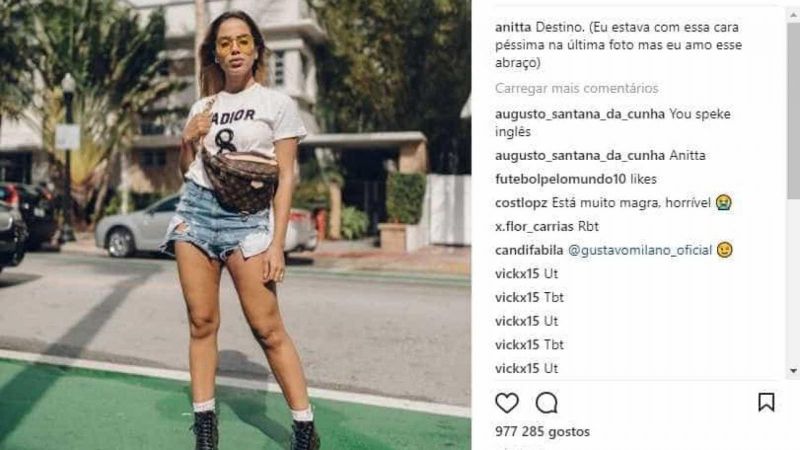 FAMA E TV: Sem repetir nada em 5 dias, Anitta usa look básico que soma R$ 37 mil