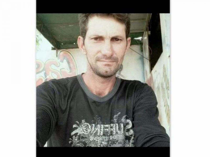 Homem é atingido fatalmente por disparo acidental da própria espingarda durante caça, em Costa Marques Homem é atingido fatalmente por disparo acidental da própria espingarda durante caça, em Costa Marques