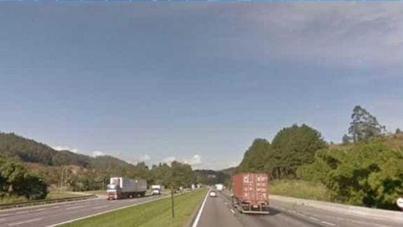 Jovem de 22 anos é detido em ônibus levando R$ 176 mil nas meias Jovem de 22 anos é detido em ônibus levando R$ 176 mil nas meias