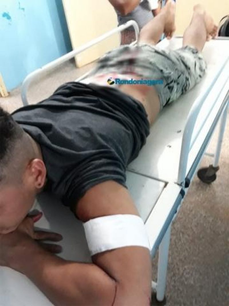 Jovem é esfaqueado na Zona Leste de porto velho  Jovem é esfaqueado na Zona Leste de porto velho