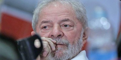Moro determina prisão de Lula para cumprir pena no caso do triplex Moro determina prisão de Lula para cumprir pena no caso do triplex
