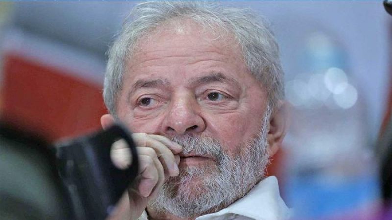 Moro determina prisão de Lula para cumprir pena no caso do triplex Moro determina prisão de Lula para cumprir pena no caso do triplex
