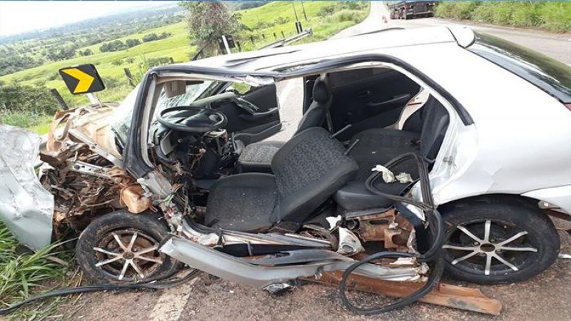 Motorista perde controle de caminhão e atinge carro de passeio na BR-435 em Colorado do Oeste Motorista perde controle de caminhão e atinge carro de passeio na BR-435 em Colorado do Oeste