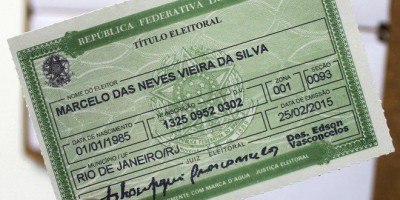 TSE diz que transexuais e travestis poderão colocar nomes sociais no título de eleitor  TSE diz que transexuais e travestis poderão colocar nomes sociais no título de eleitor