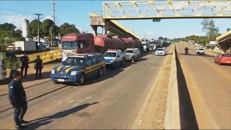 Caminhões com diesel são escoltados até usinas termelétricas em Rondônia