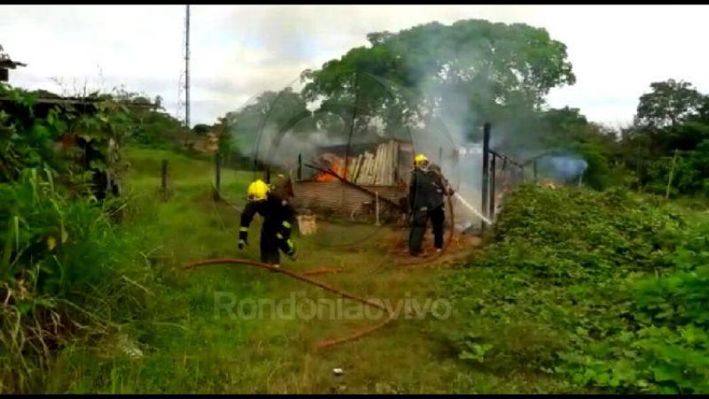 CAPITAL: Homem incendeia a própria casa e agride jornalista
