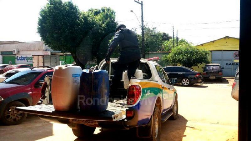 CLANDESTINA: Homem é preso vendendo gasolina por R$ 10 no Rio Madeira