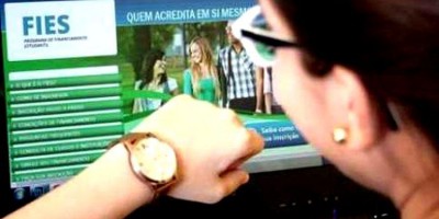 Estudantes têm até quinta-feira para renovar contratos do Fies Estudantes têm até quinta-feira para renovar contratos do Fies