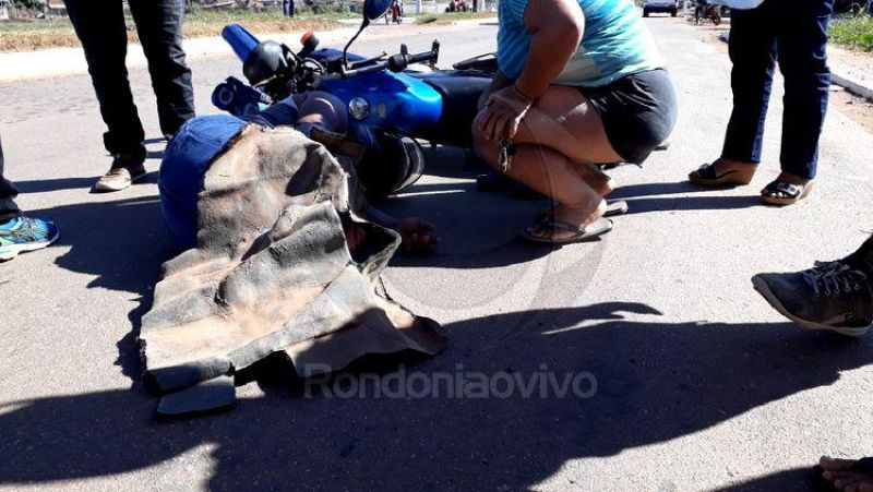 MAL SÃBITO: Motociclista fica gravemente ferido após perder controle da direção e sofrer queda