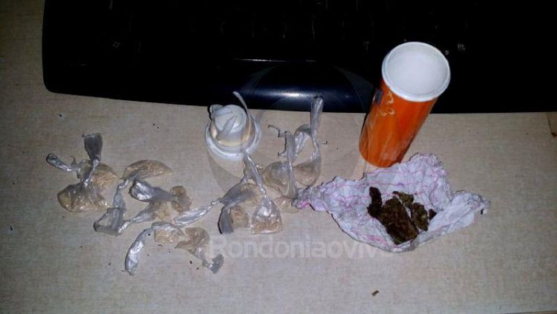 TRÃFICO: Casal menor de idade é detido com porções de