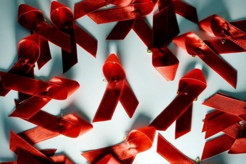 Vacina experimental encontra ‘ponto fraco’ do HIV e neutraliza vírus em animais