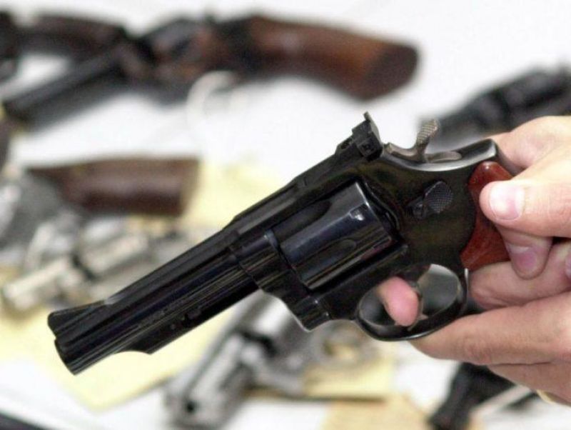 Tragédia: Menina de 10 anos rouba a arma do pai, tira a própria vida em SP