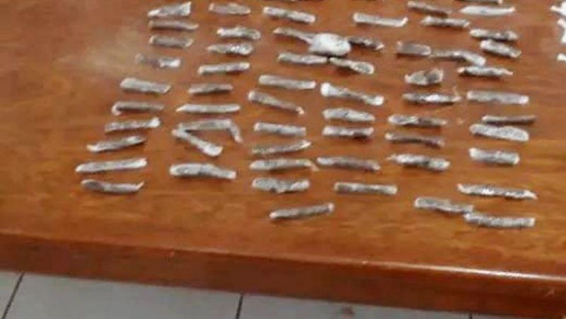 Rapaz é preso vendendo drogas perto da base da PM