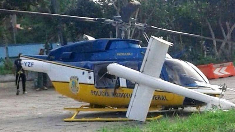 BATEU: Helicóptero da PRF colide com placa ao tentar pousar no pátio BATEU: Helicóptero da PRF colide com placa ao tentar pousar no pátio