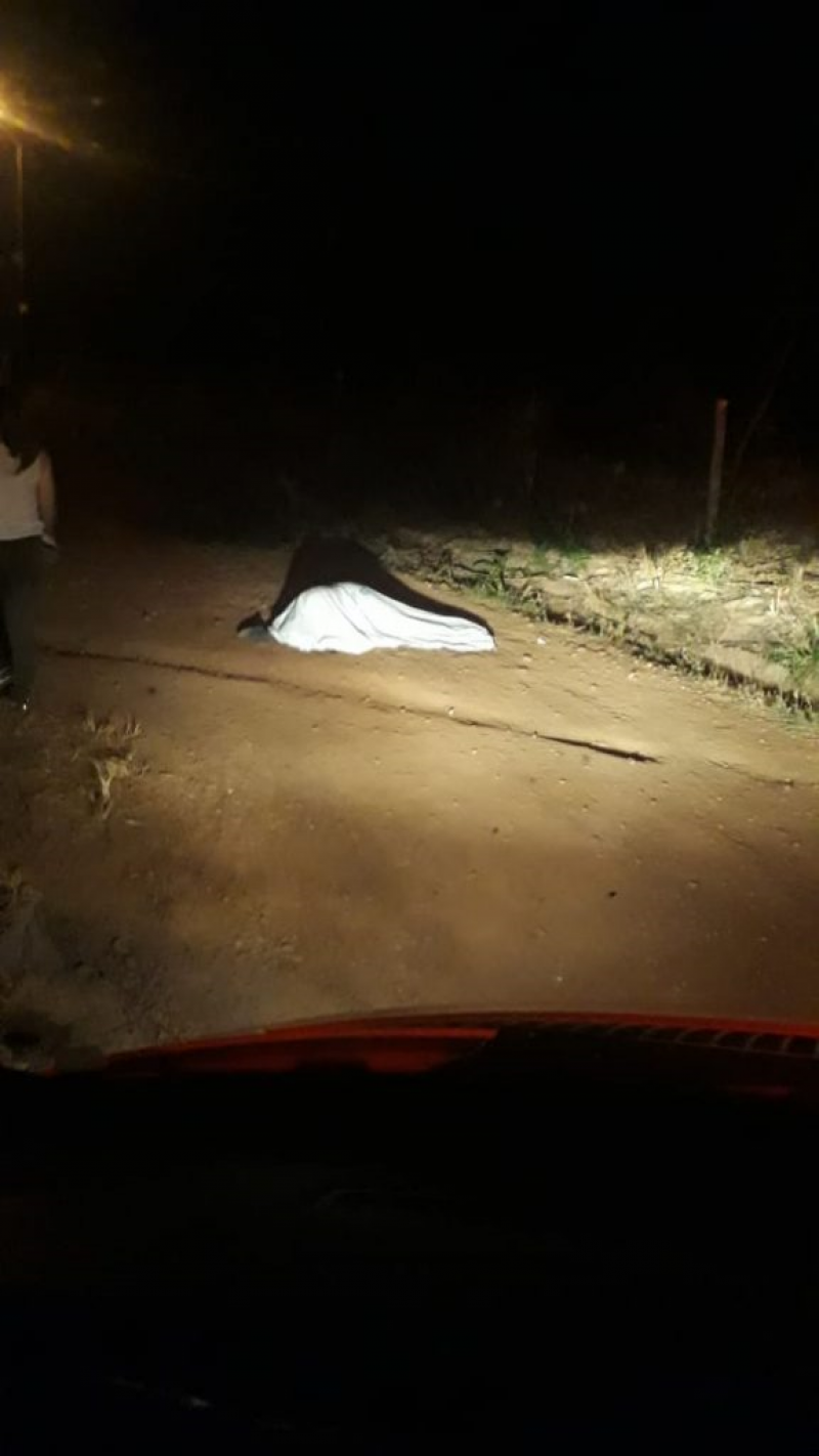 Idoso mata filho a facadas e abalado espera a polÃcia ao lado do corpo