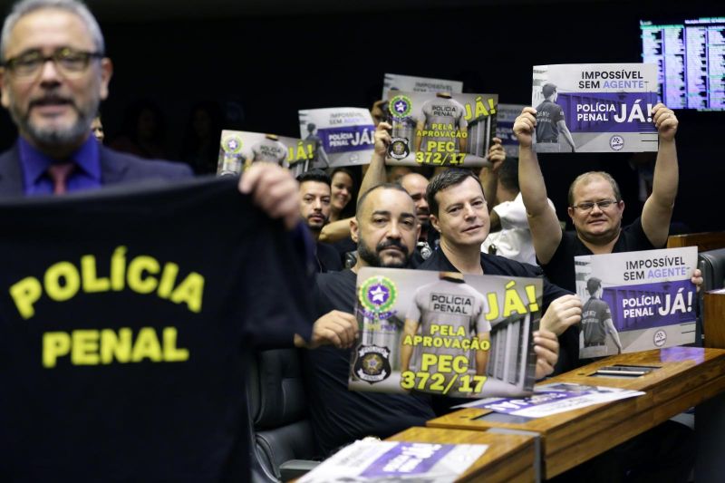 Rodrigo Maia confirma votação da PEC que cria a Polícia Penal para 18 de setembro, anuncia Fenaspen Rodrigo Maia confirma votação da PEC que cria a Polícia Penal para 18 de setembro, anuncia Fenaspen