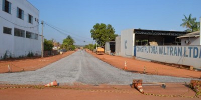 ROLIM DE MOURA: Avenida Belém recebe asfalto