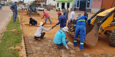 ROLIM DE MOURA: Prefeitura constrói estacionamentos em frente a Igreja Batista e...