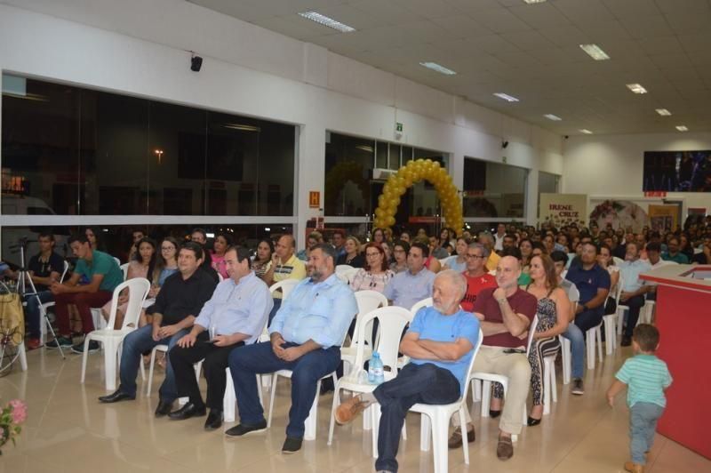 ROLIM DE MOURA: Wilson Britto lança livro "Irene Cruz" e Instituto Canopus faz doação para Mulheres de Lenço