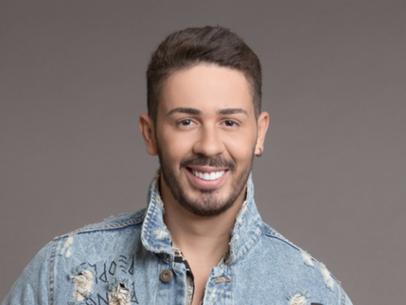 Carlinhos Maia choca a web ao mostrar dentes sem lente de contato; veja Carlinhos Maia choca a web ao mostrar dentes sem lente de contato; veja