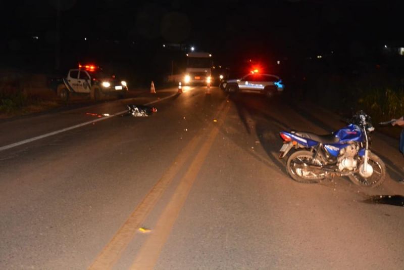 Motociclista morre ao bater em micro-ônibus que transportava evangélicos, em RO Motociclista morre ao bater em micro-ônibus que transportava evangélicos, em RO