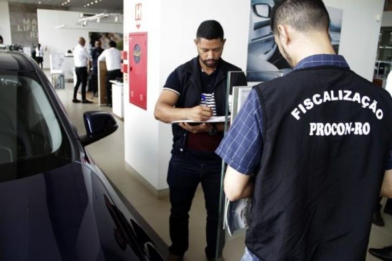 Procon fiscaliza Black Friday no comércio para garantir descontos Procon fiscaliza Black Friday no comércio para garantir descontos