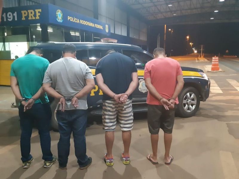 Quatro homens são presos com 14 identidades falsas para aplicar golpes em Vilhena Quatro homens são presos com 14 identidades falsas para aplicar golpes em Vilhena