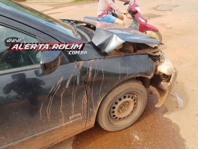Dois carros colidem no cruzamento da Rua Barão de Melgaço com Avenida São Paulo Dois carros colidem no cruzamento da Rua Barão de Melgaço com Avenida São Paulo