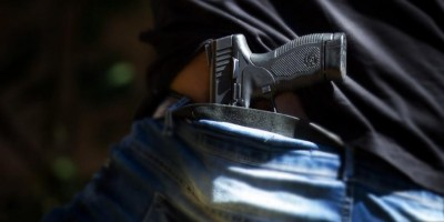 Durante assalto, vítima reage, pega arma e mata criminoso no DF Durante assalto, vítima reage, pega arma e mata criminoso no DF