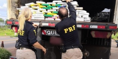 Em Pimenta Bueno, PRF apreende 71 quilos de cloridrato de cocaína em fundo falso de...