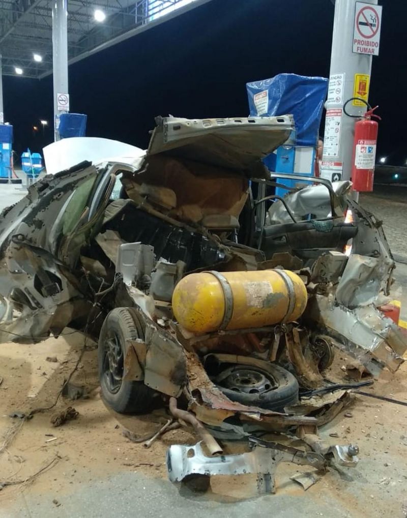 Vídeo mostra explosão de carro durante abastecimento em posto de combustíveis no RN Vídeo mostra explosão de carro durante abastecimento em posto de combustíveis no RN