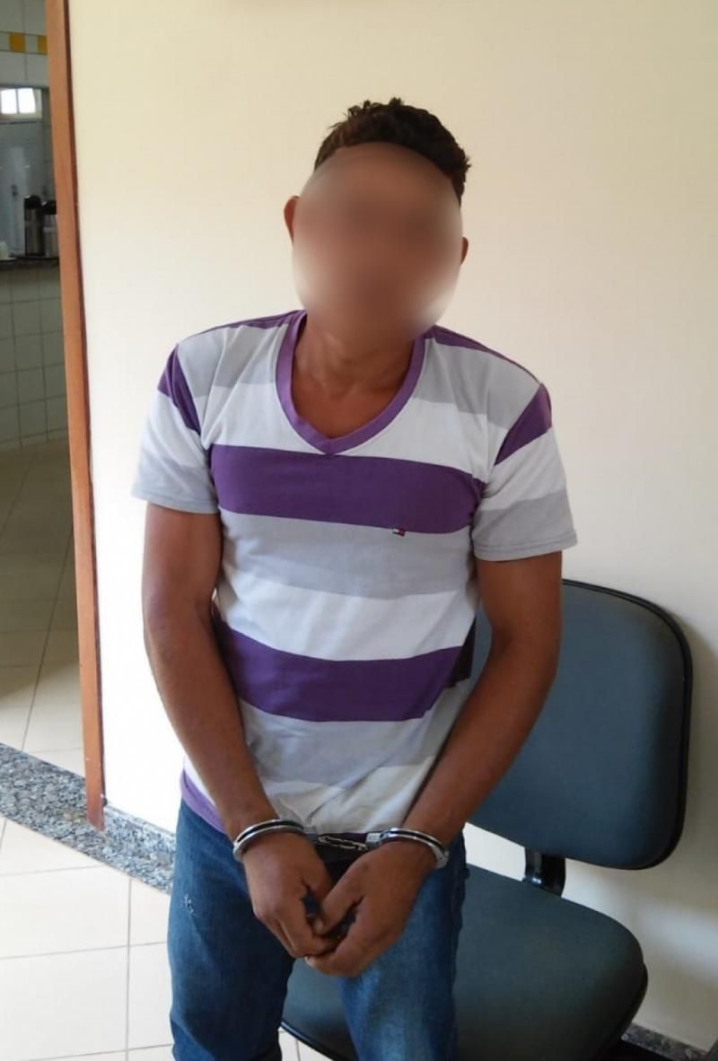 Policiais prendem 2 em flagrante após praticarem roubo em Nova Brasilândia Policiais prendem 2 em flagrante após praticarem roubo em Nova Brasilândia
