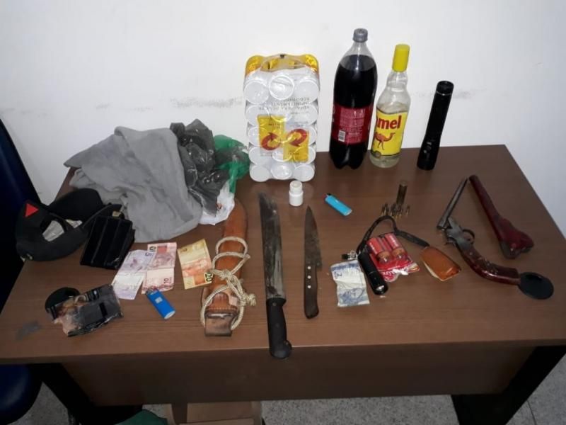 Policiais prendem 2 em flagrante após praticarem roubo em Nova Brasilândia Policiais prendem 2 em flagrante após praticarem roubo em Nova Brasilândia