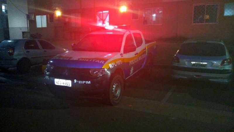 Ex-namorado tenta matar mulher a tiros na frente de criança em Porto Velho Ex-namorado tenta matar mulher a tiros na frente de criança em Porto Velho