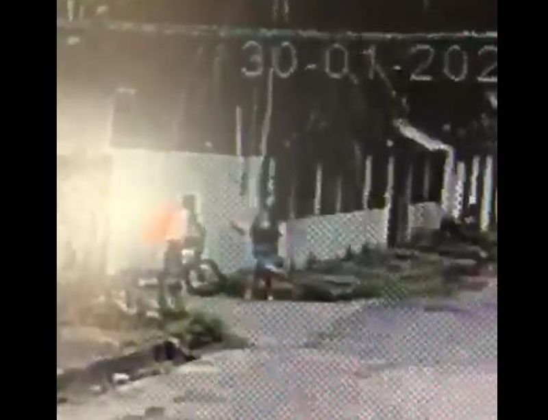 Bandido assalta mulher com tijolo em Rio Branco, AC; Veja o vídeo Bandido assalta mulher com tijolo em Rio Branco, AC; Veja o vídeo