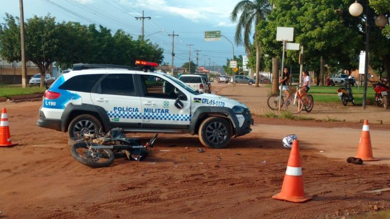 Dupla em moto é detida após perseguição em Cerejeiras Dupla em moto é detida após perseguição em Cerejeiras