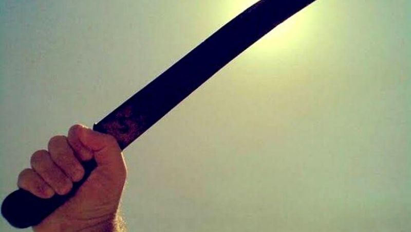 Homem acusado de estuprar criança é atacado com facão na BR-364 em Porto Velho Homem acusado de estuprar criança é atacado com facão na BR-364 em Porto Velho