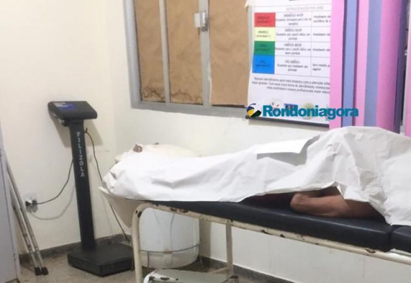 Homem morre após ser atacado a facada no banheiro de rodoviária em Candeias do Jamari Homem morre após ser atacado a facada no banheiro de rodoviária em Candeias do Jamari